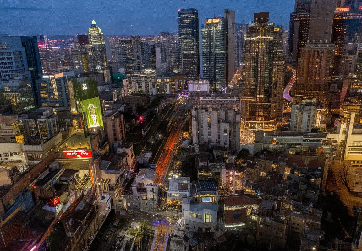 湖人丁威迪0分8失误引热议，赛斯-库里签约黄蜂，东契奇与里夫斯互动欢乐多